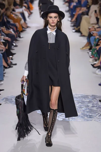 Look 15